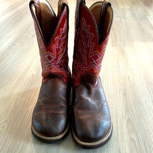 Size 9 1/2 Twisted X boots, only worn a hand full of times.